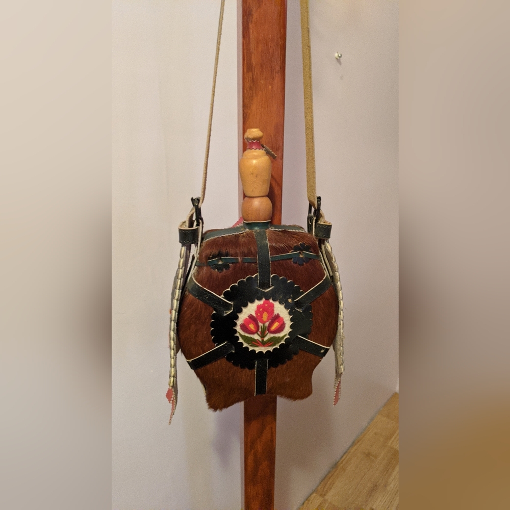 Vintage - Floral Design Hungarian Folk Art Canteen - Decor